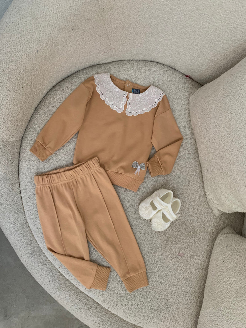 SET BLUZE DHE TUTA TE GJATA ME DANTELLE
