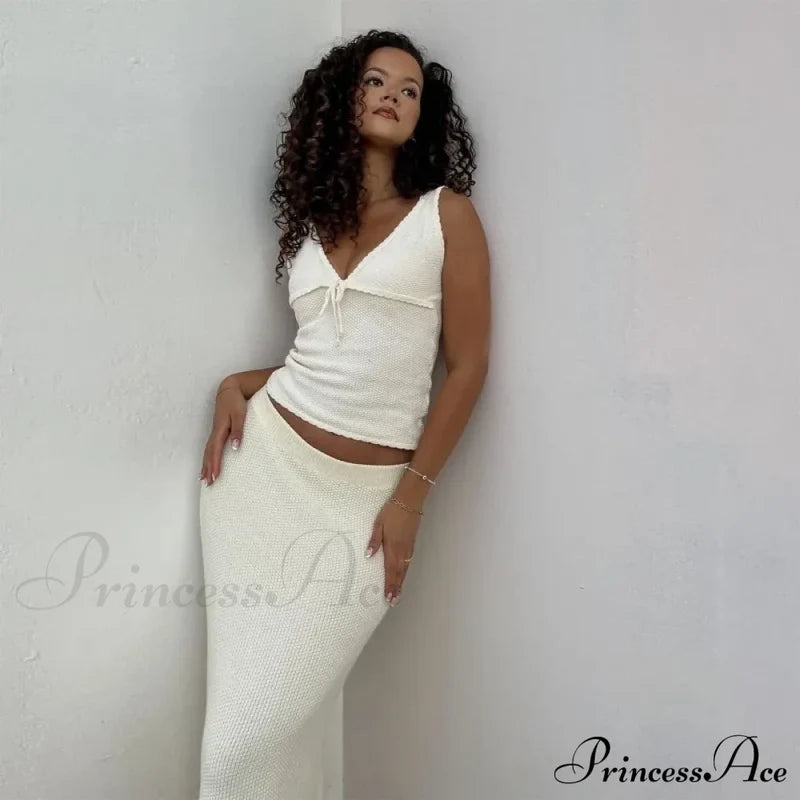 Deep V-Neck Stylish White Seam Top