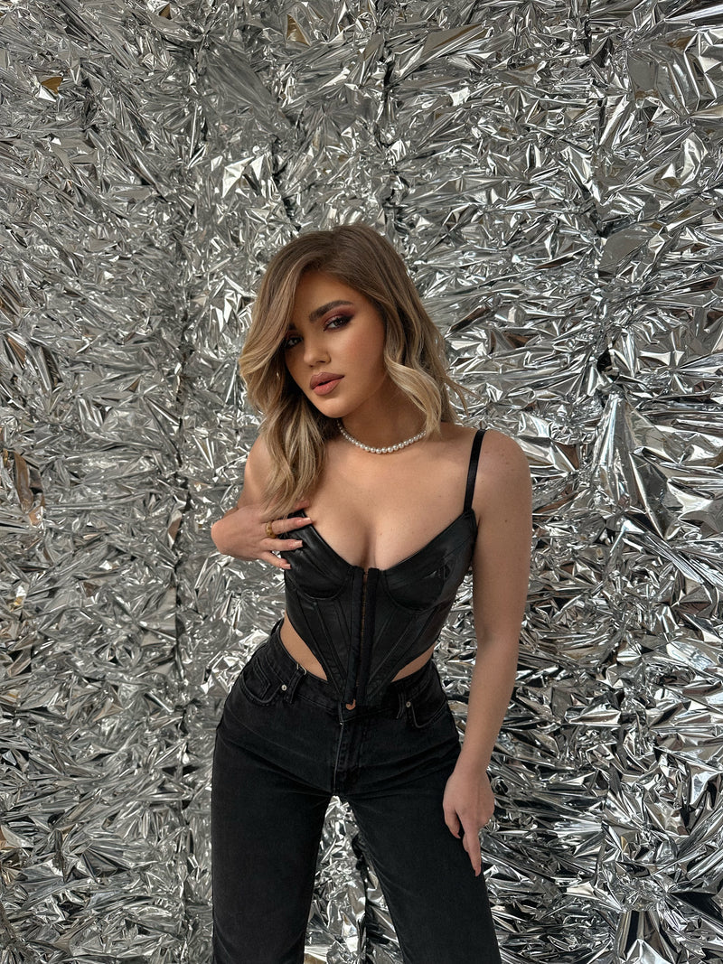 CROP KORSE LEKURE