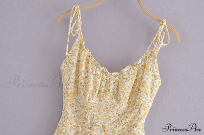 Charming Ditsy Floral Ruffled Mini Dress Casual Dresses