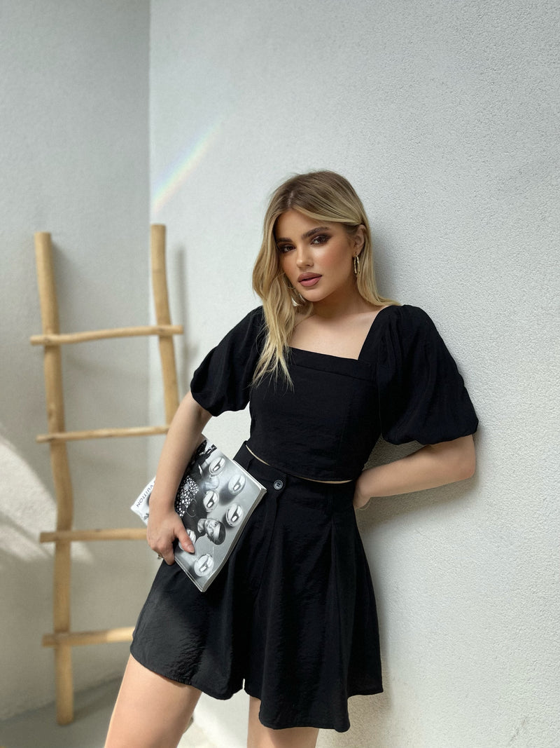 KOSTUM ME BLUZE DHE PANTALLONA TE SHKURTER