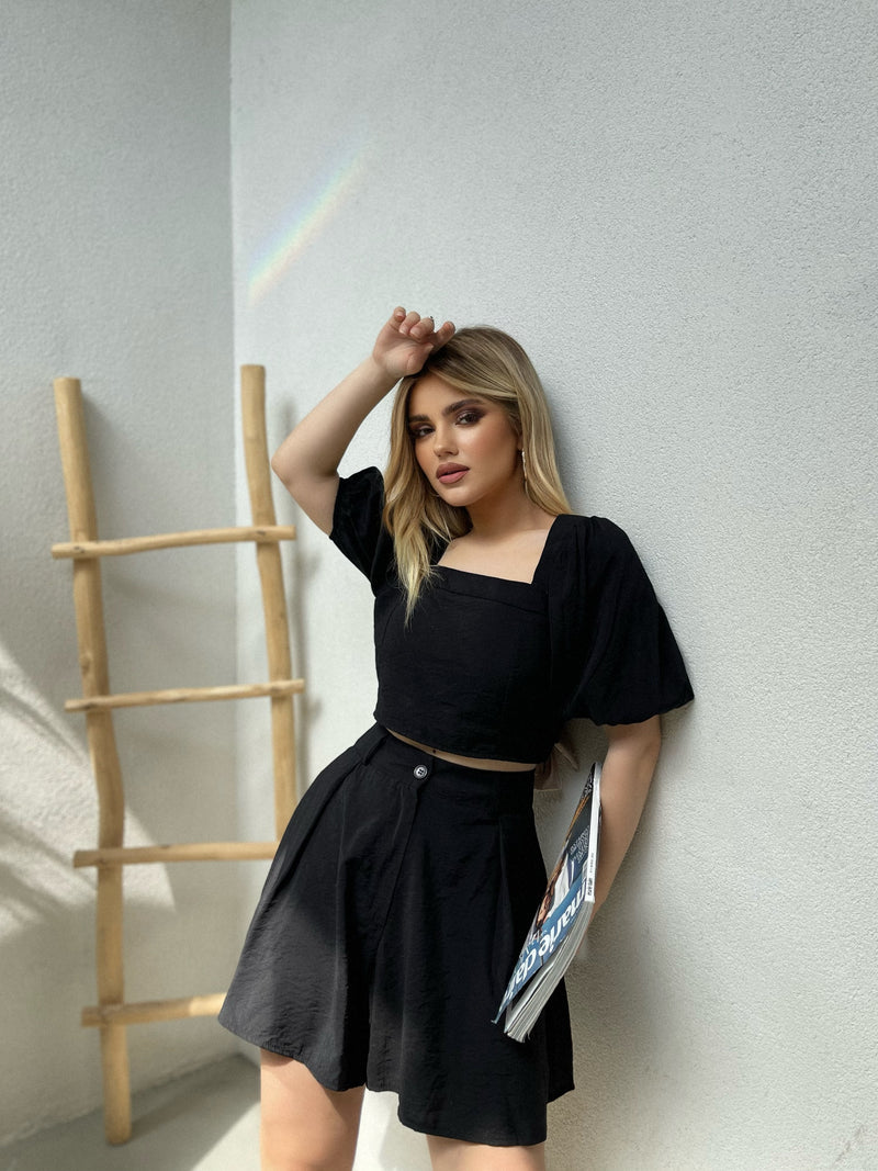KOSTUM ME BLUZE DHE PANTALLONA TE SHKURTER