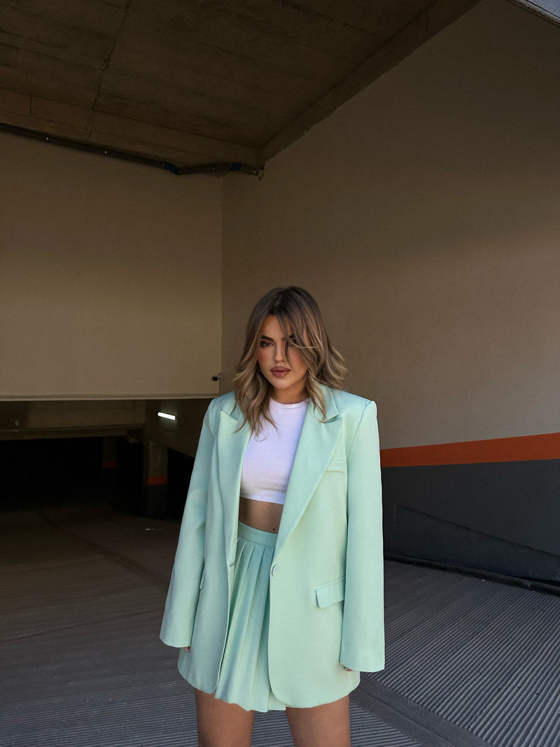 KOSTUM ME XHAKETE DHE FUNDPANTALLON