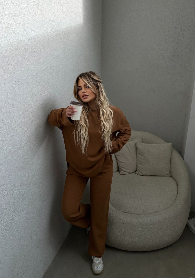 KOSTUM OVERSIZE