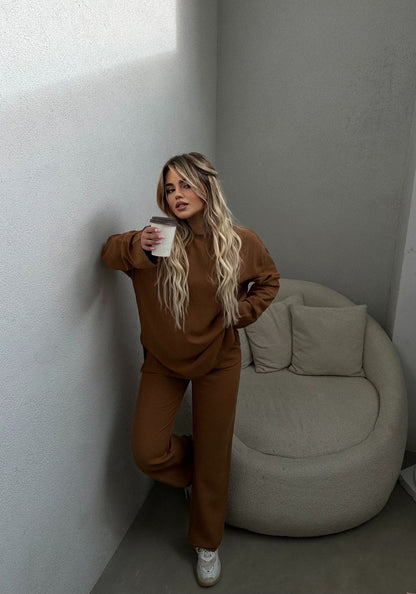 KOSTUM OVERSIZE