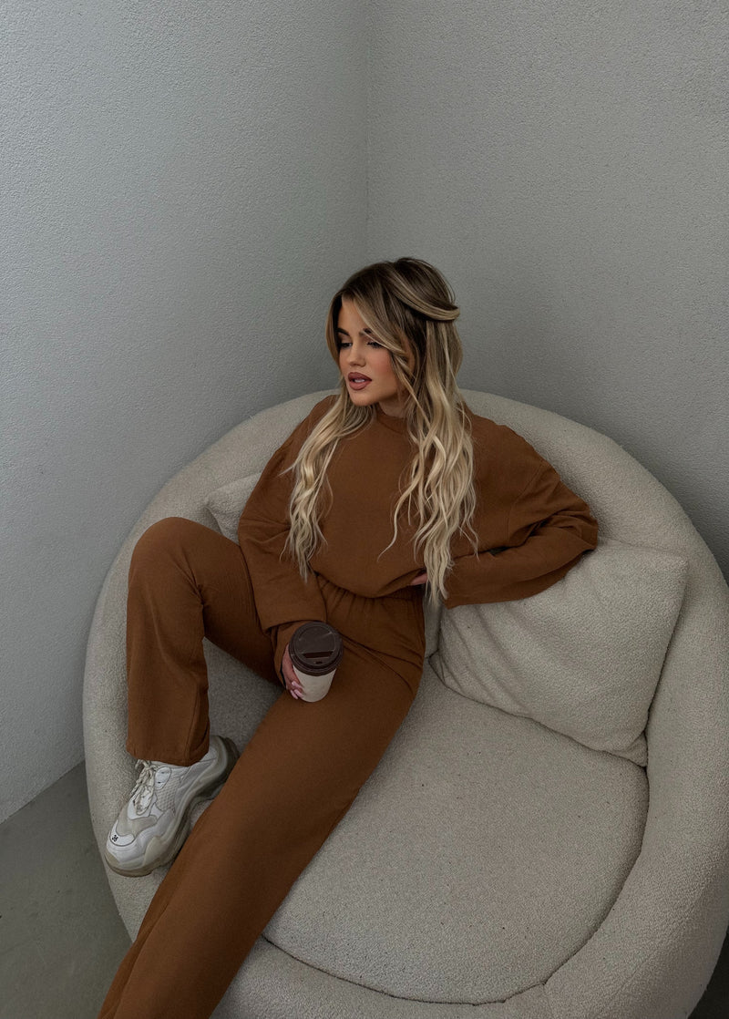 KOSTUM OVERSIZE