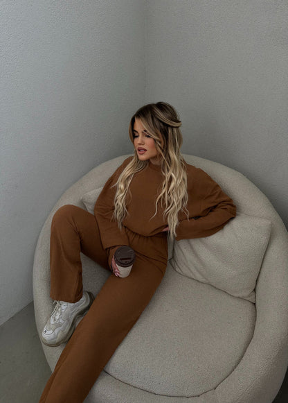 KOSTUM OVERSIZE