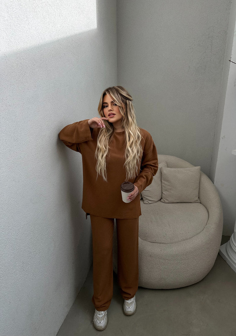 KOSTUM OVERSIZE