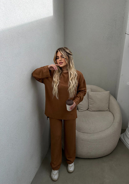 KOSTUM OVERSIZE