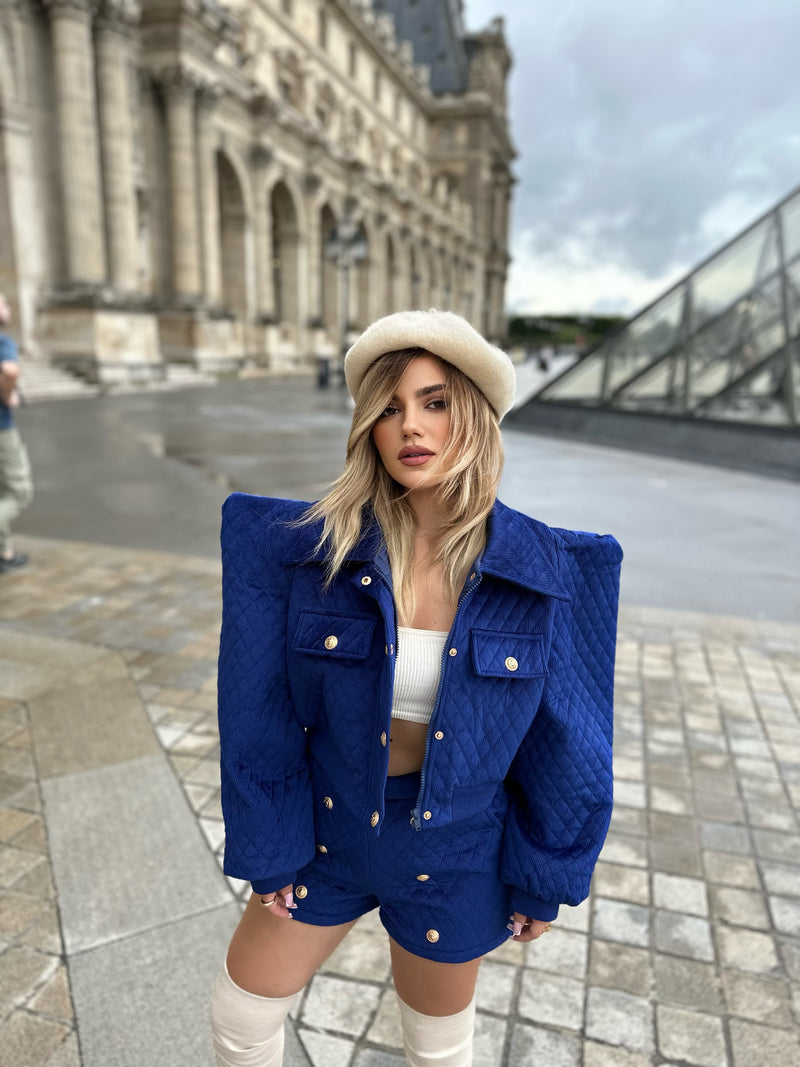 KOSTUM PARISIEN XHAKETE ME VATA DHE PANTALLONA TE SHKURTER