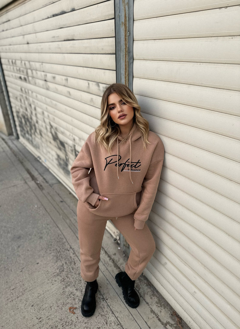 KOSTUM SPORTIV HOODIE DHE TUTA TE GJATA