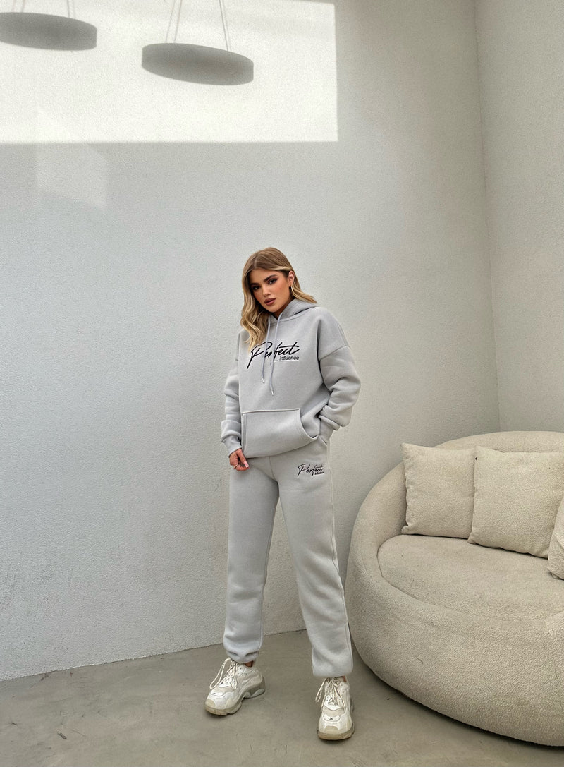 KOSTUM SPORTIV HOODIE DHE TUTA TE GJATA