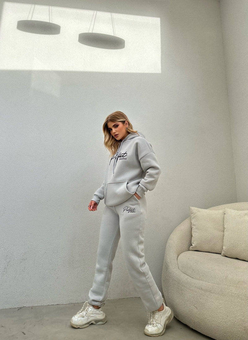 KOSTUM SPORTIV HOODIE DHE TUTA TE GJATA