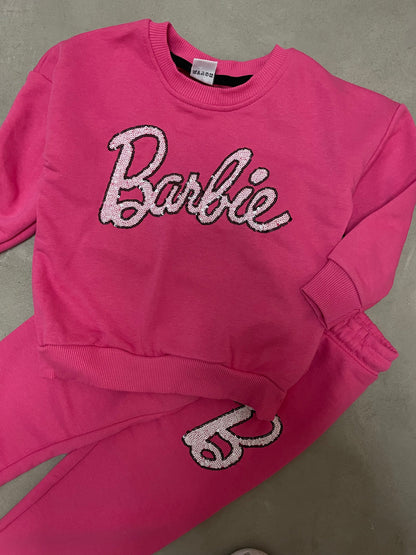 KOSTUM SPORTIV ME SHKRIM BARBIE