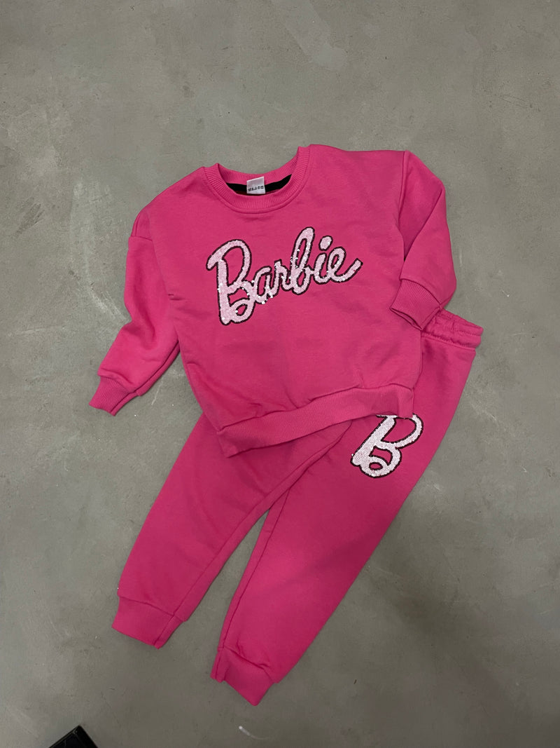 KOSTUM SPORTIV ME SHKRIM BARBIE